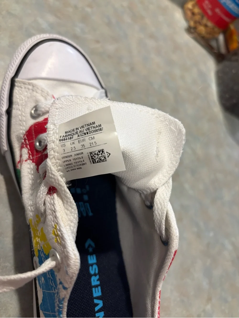 Converse Chuck Taylor All Star World Traveler low-top sneakers, kid size 3.